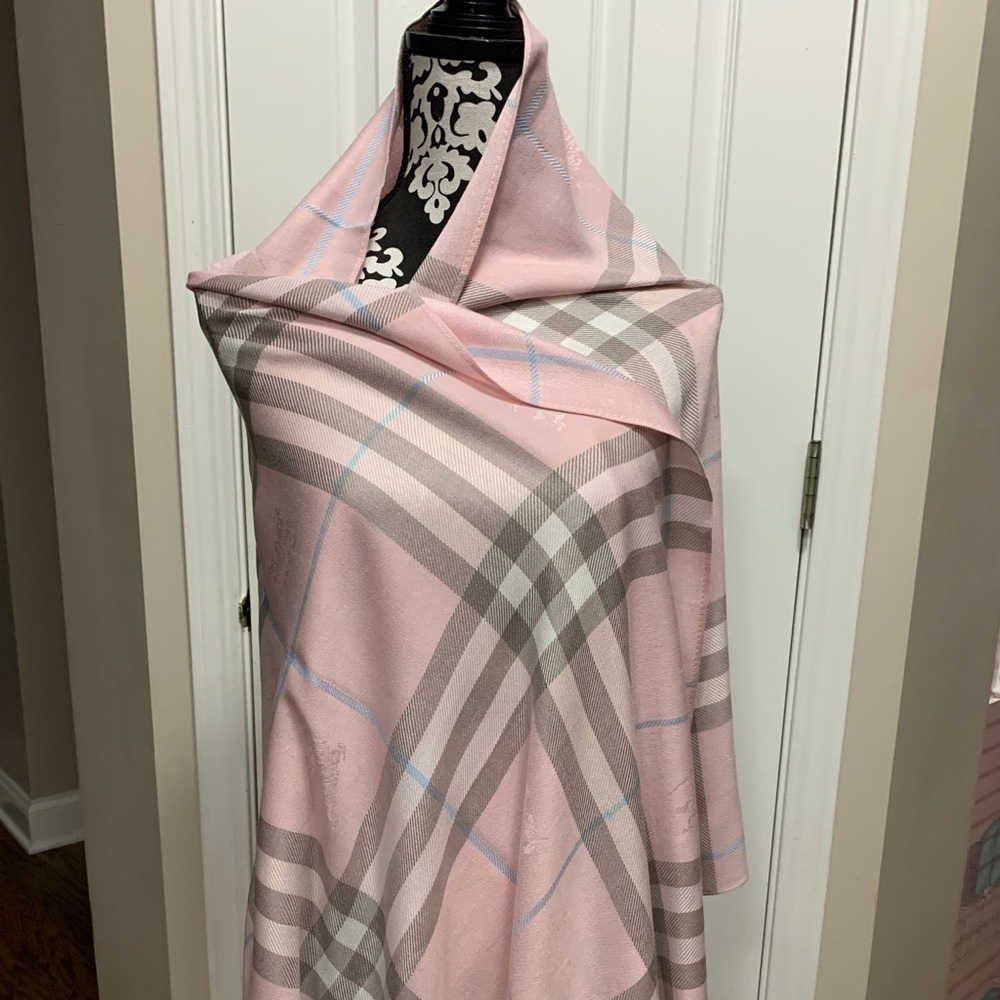 Burberry scarf NWT